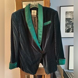 VINTAGE SMOKING JACKET/BLAZER. EMBOSSED VELVET WITH ELEGANT DETAILING - SIZE M.